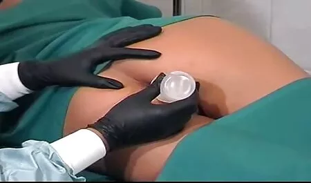 رابطه جنسی در یک توالت کافه یک تصاویر جدید سکسی کلاسیک با یک بلوند شلخته است
