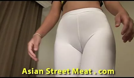 آنجلینا عکسهایی سکسی جدید لاغر با شور و شوق یک dildo روی مبل را خاموش می کند
