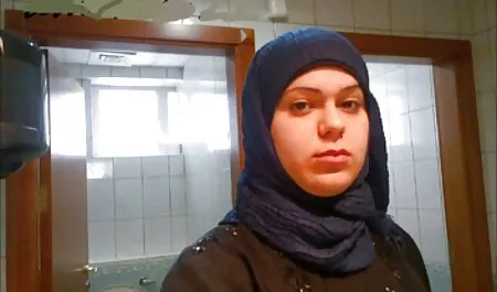 مردی زندانی خود را تایسیا شانتی را به سختی عکس کیر تو کس جدید لگد می زند