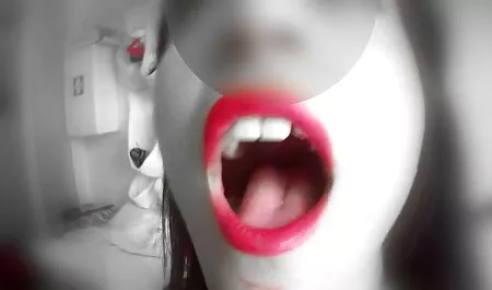 به خاطر عکس سکسی خیلی جدید همسرم دیر کار شدم